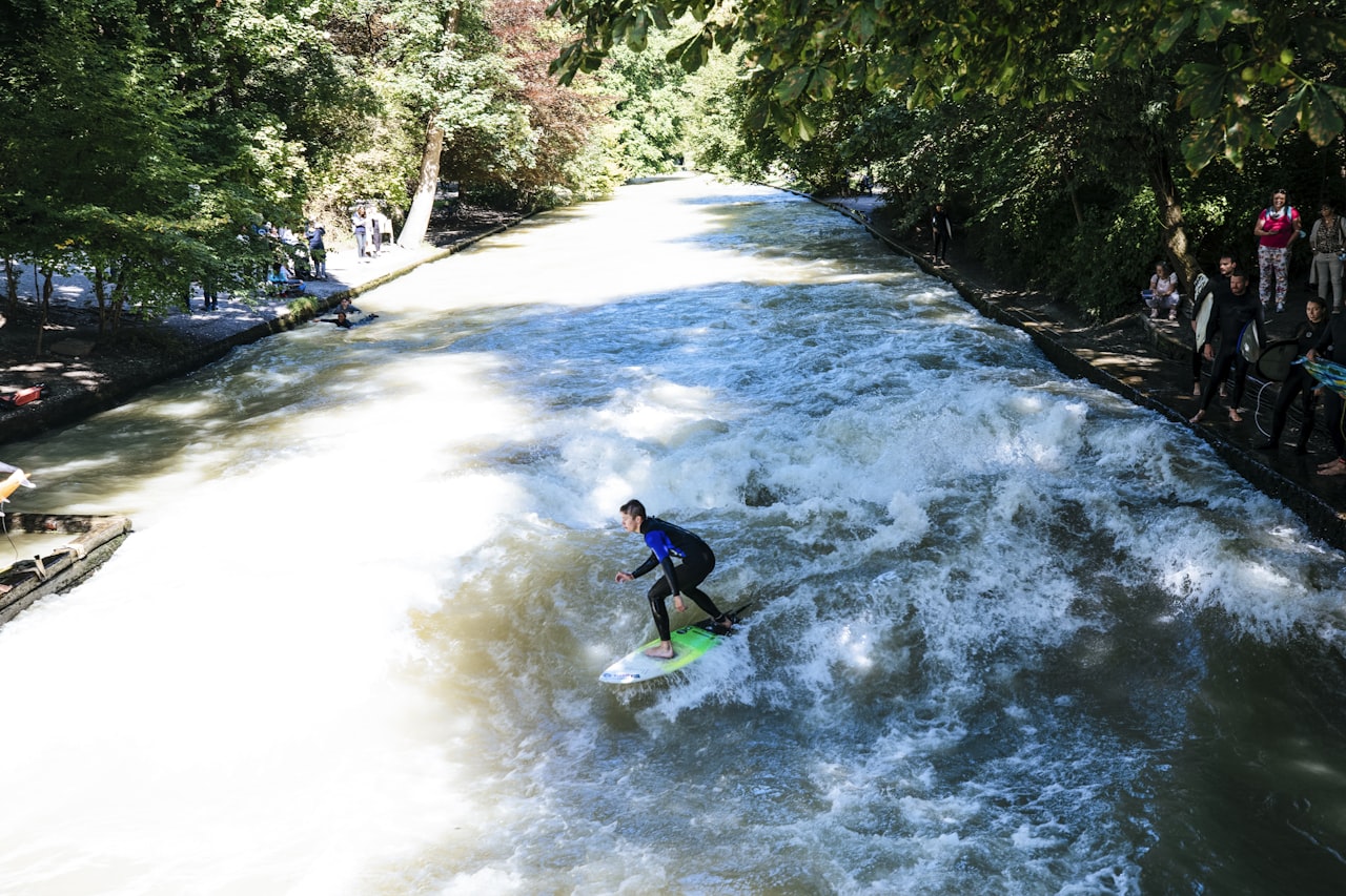 Eisbach Standing Wave, Englischer Garten Schwabing, Muenchen