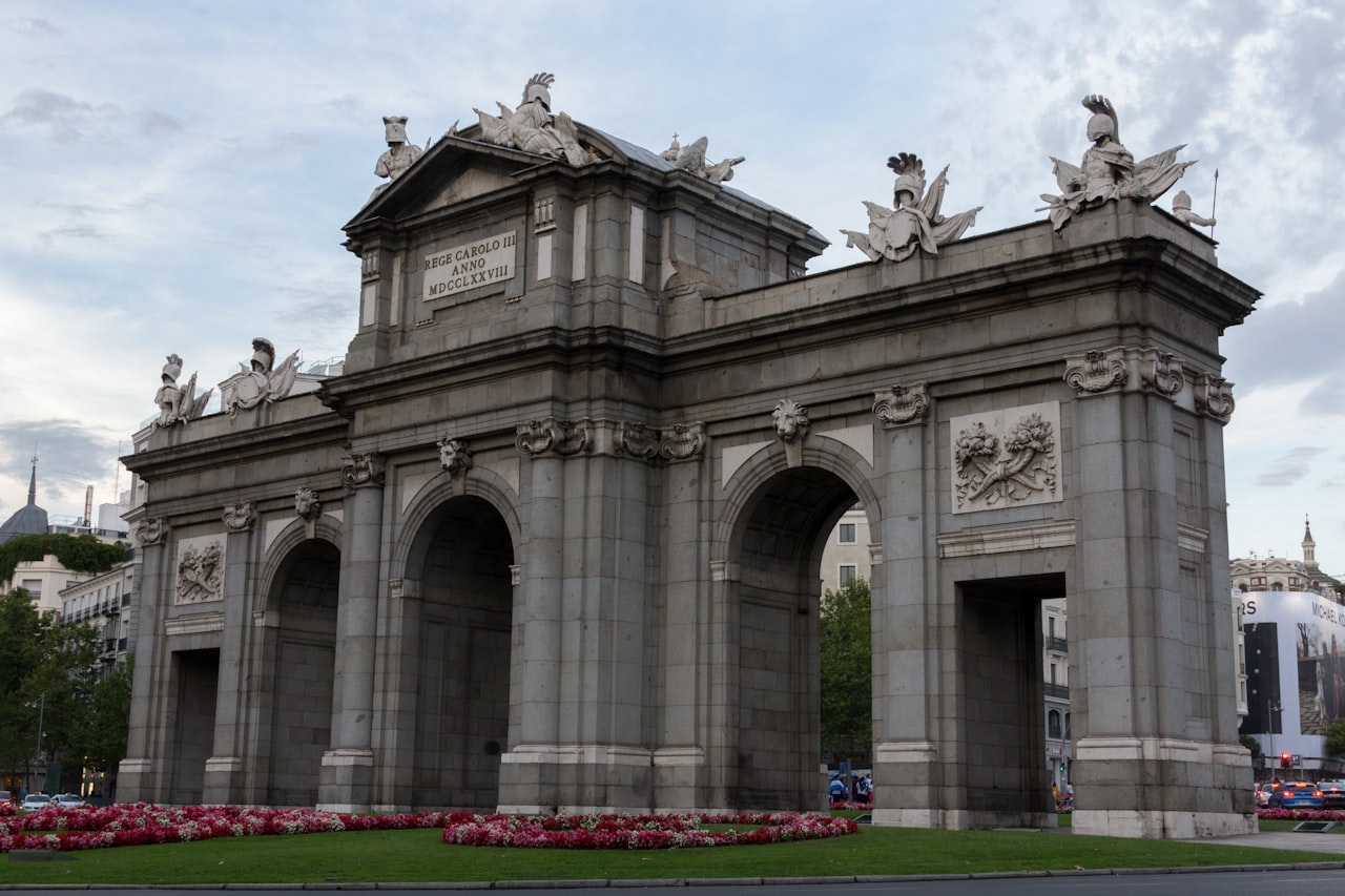 Puerta de Alcalá, Paseo Del Arte, Madrid