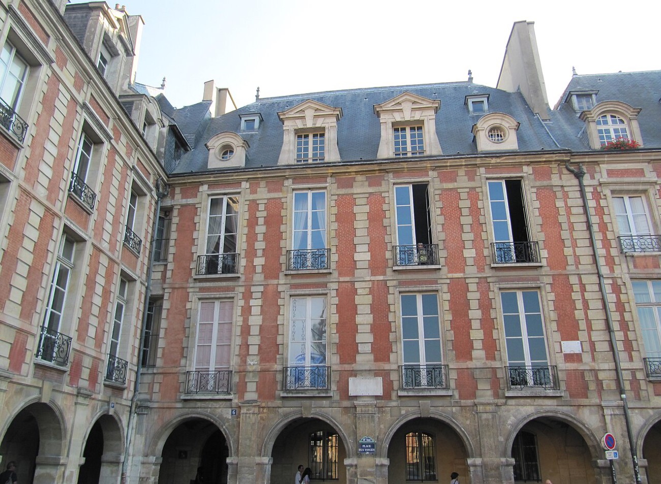 Victor Hugo Evi, Marais, Paris